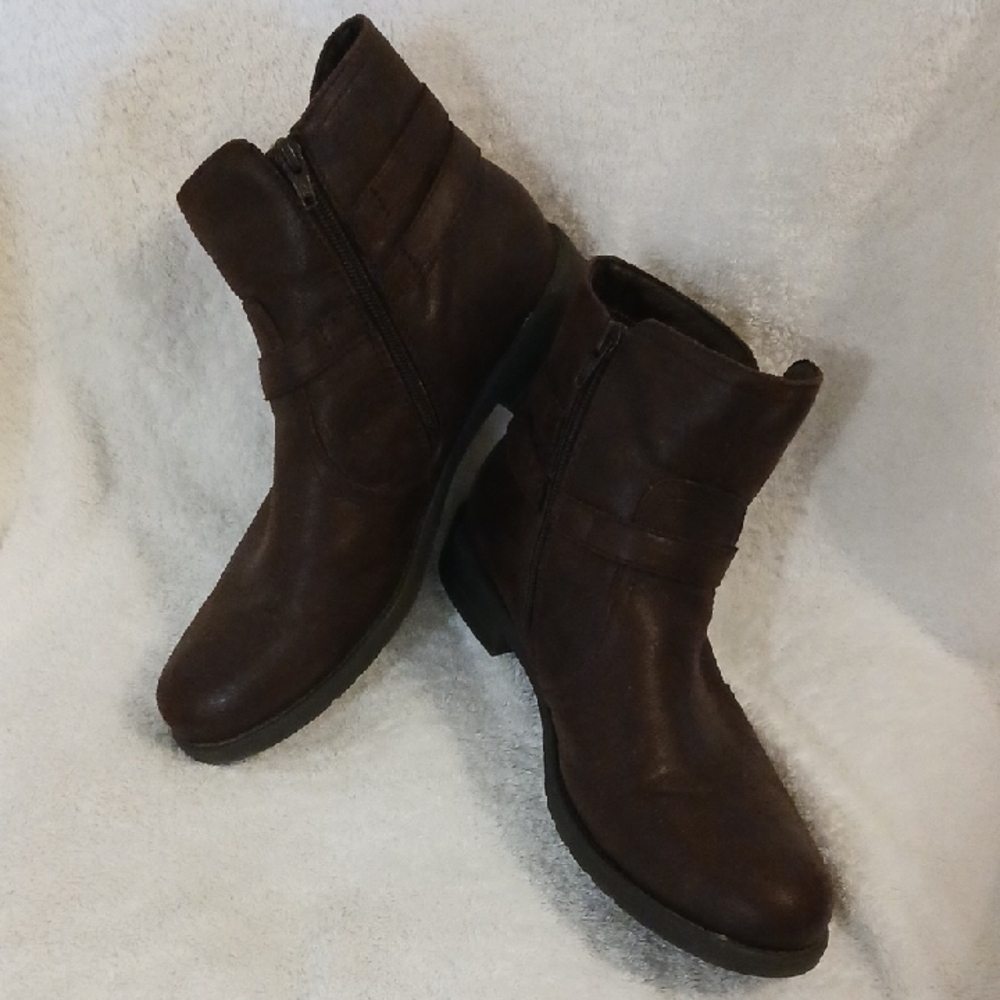Chic Brown Ankle Booties with Sleek Design